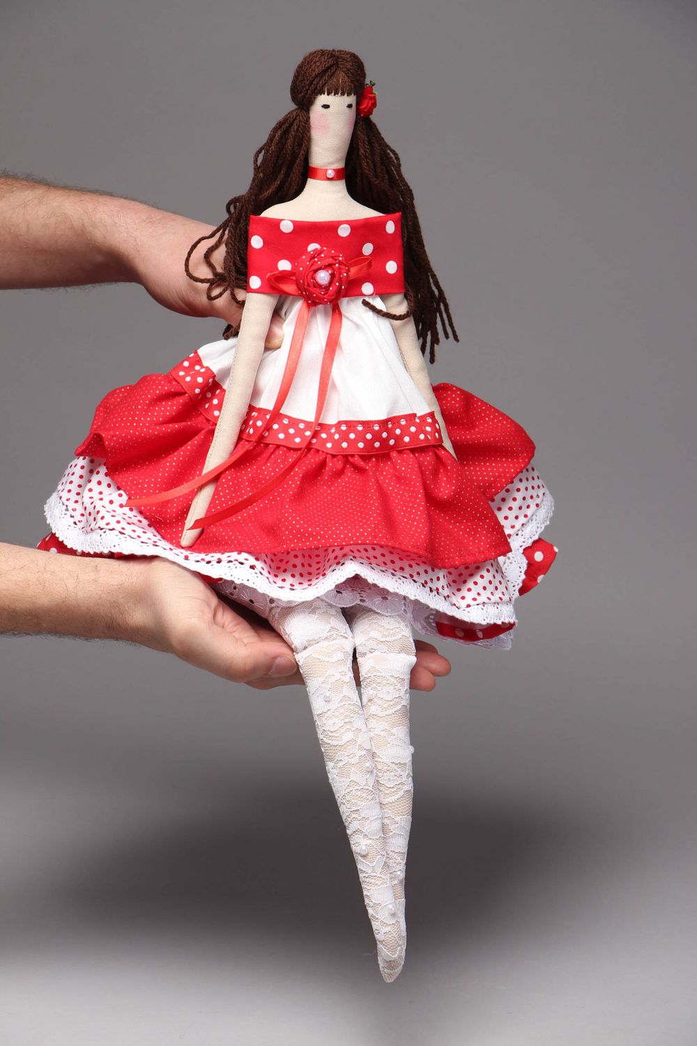 Grande poupée artisanale en robe rouge  photo 4