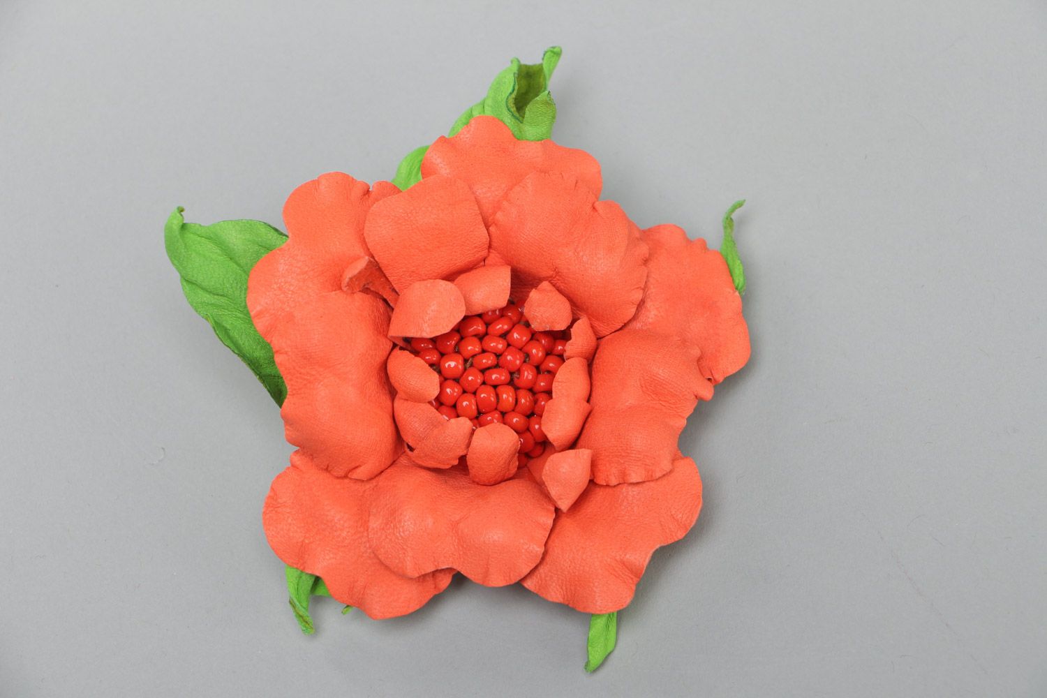 Broche en cuir naturel belle élégante faite main accessoire fleur orange photo 2