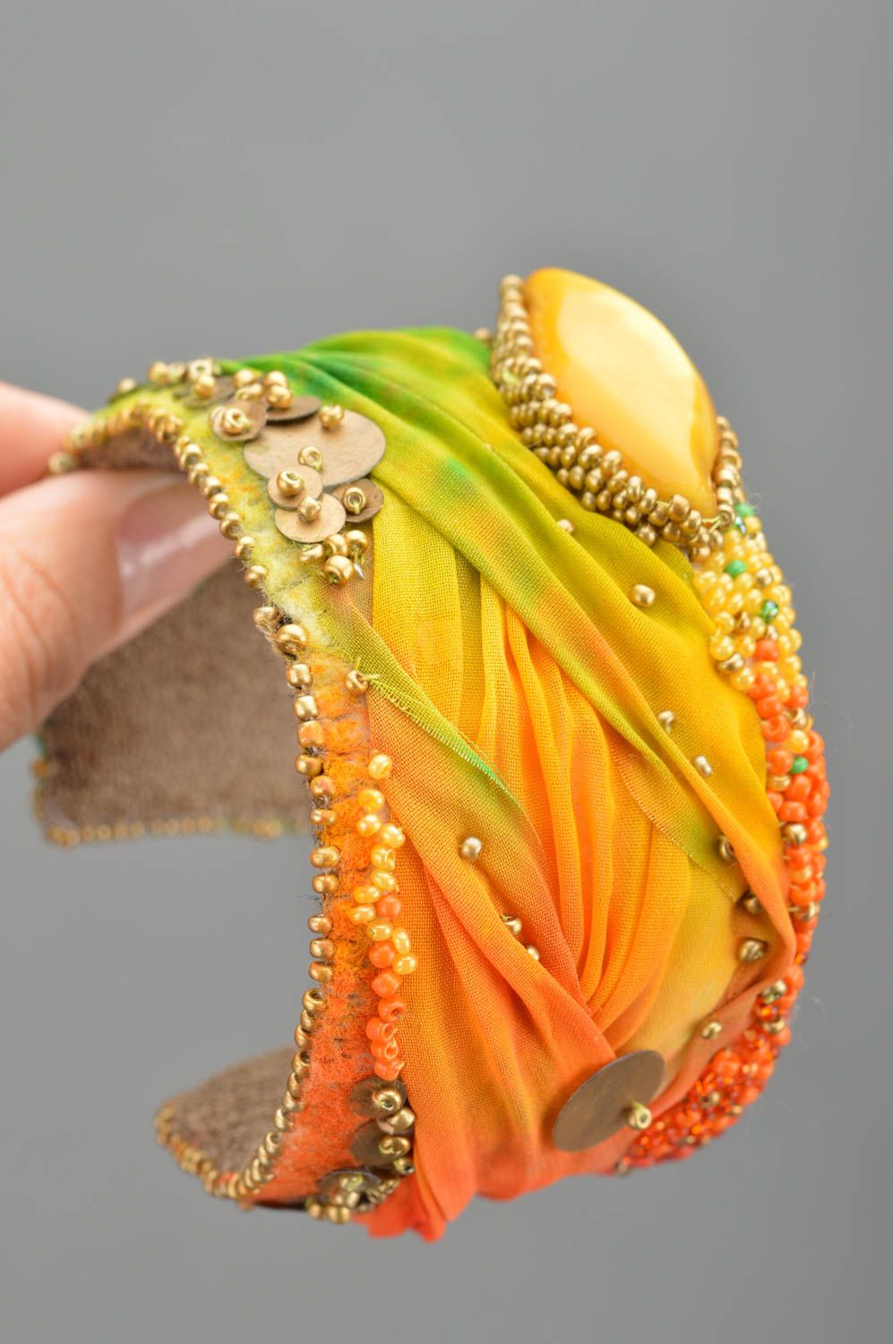 Bracelet en soie et cuir fait main large orange technique du batik à froid   photo 2