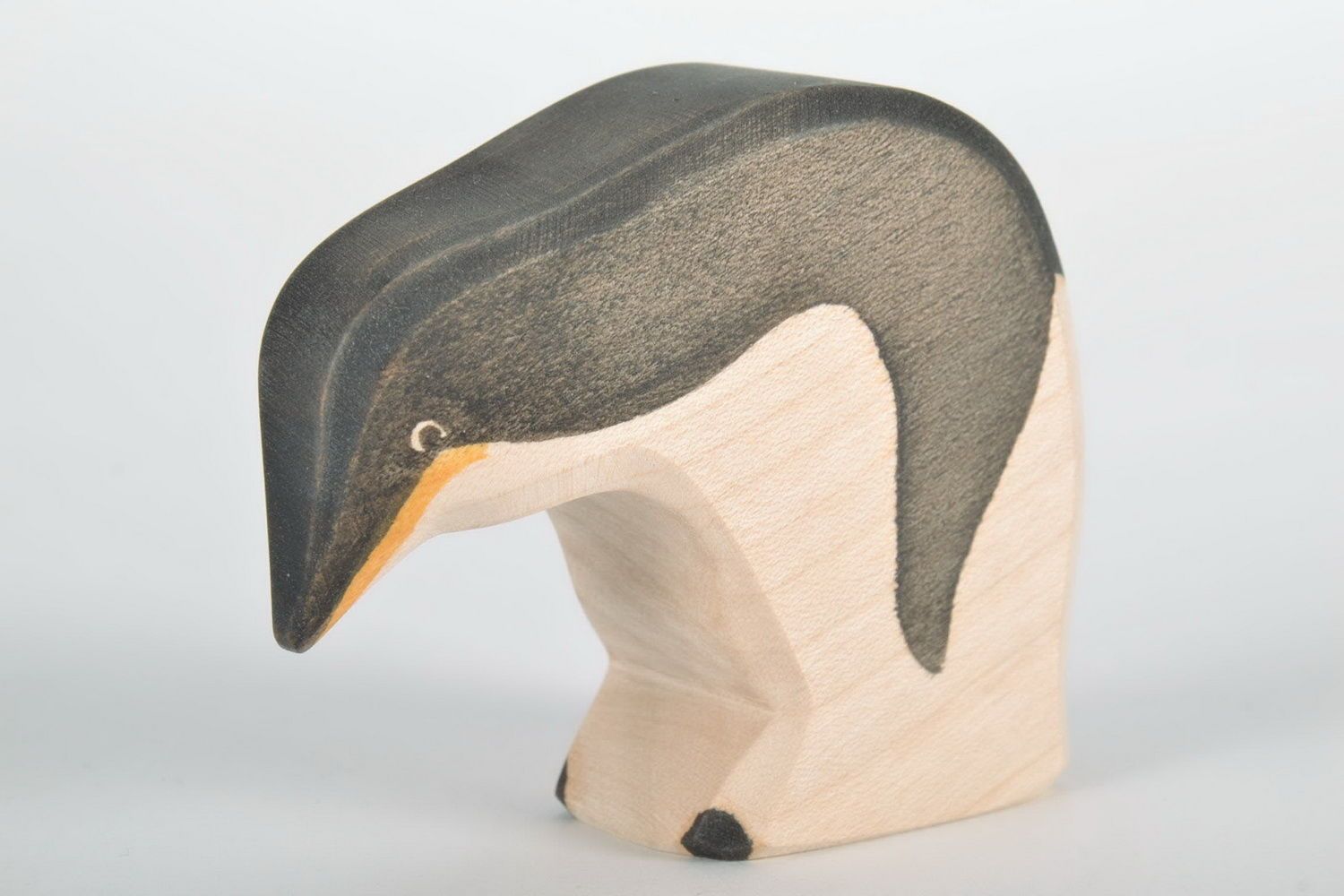 Estatueta de madeira Pinguim esculpida à mão foto 3