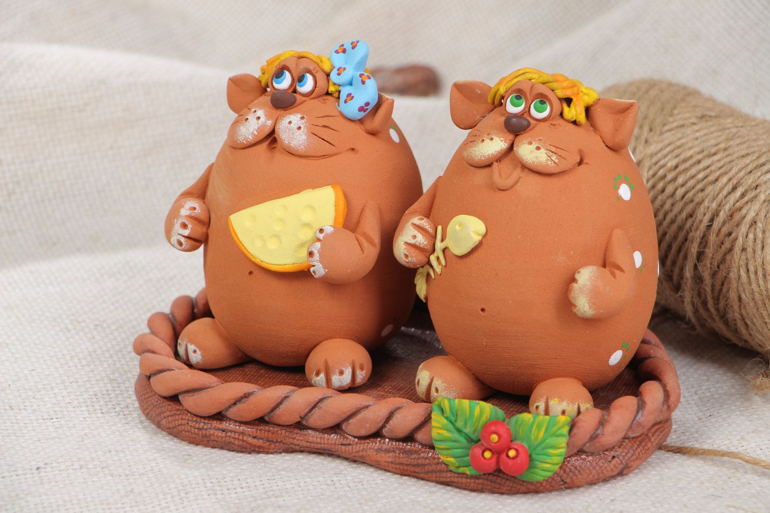 Salero y pimentero artesanales de cerámica con forma de gatos gordos 2 piezas  foto 1