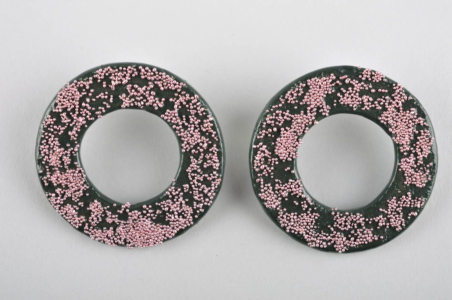 Серьги гвоздики круглые украшение ручной работы серьги из полимерной глины  фото 3