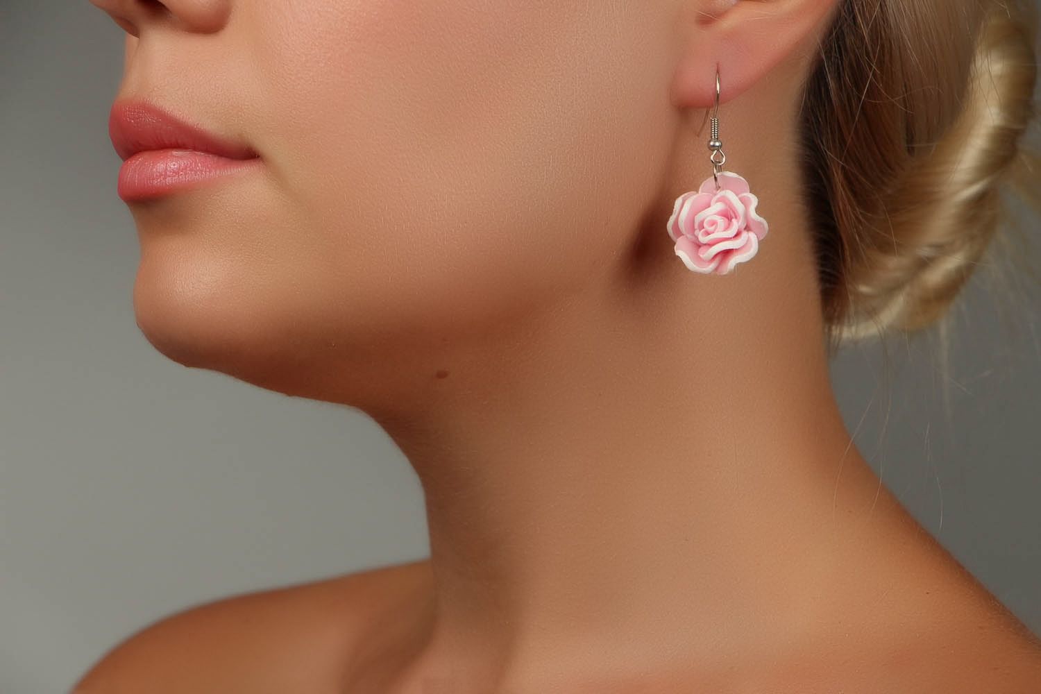 Schöne Ohrringe aus Ton Rosen foto 4