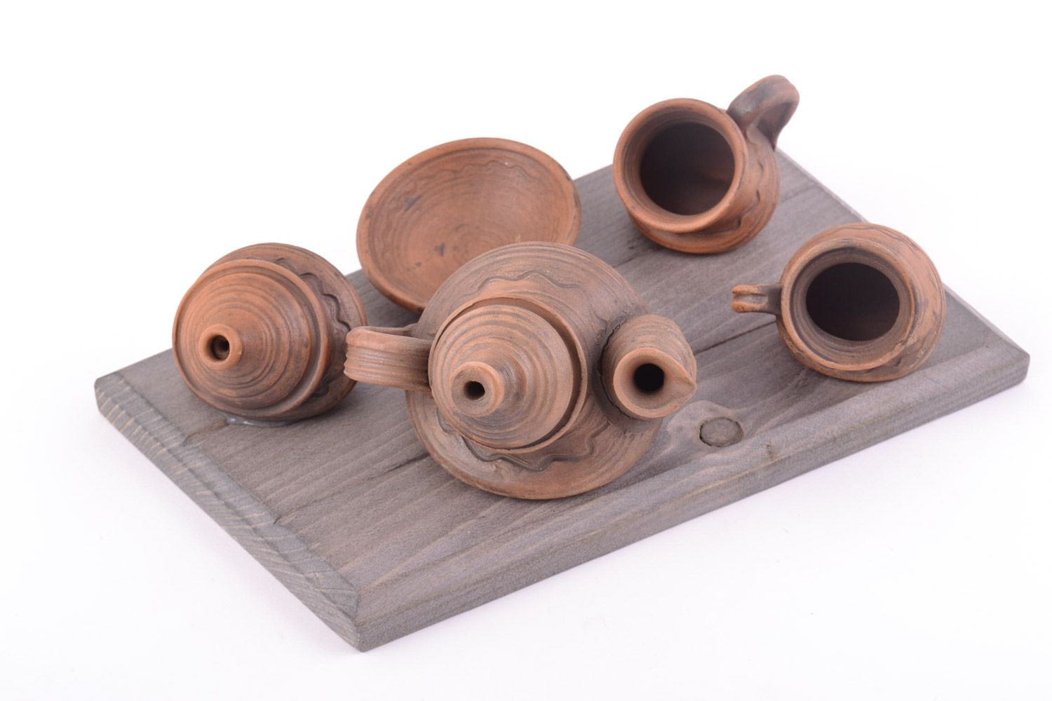 Объемное панно в виде деревянной доски с глиняной посудой объемное ручной работы фото 4