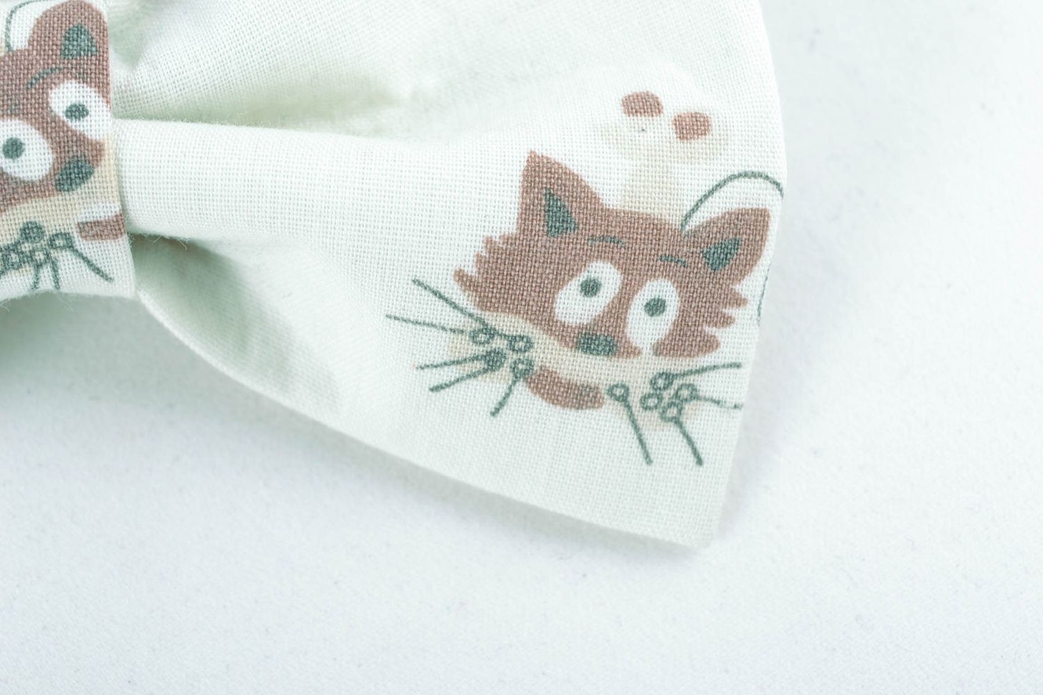 Текстильный галстук-бабочка с изображением котиков фото 3