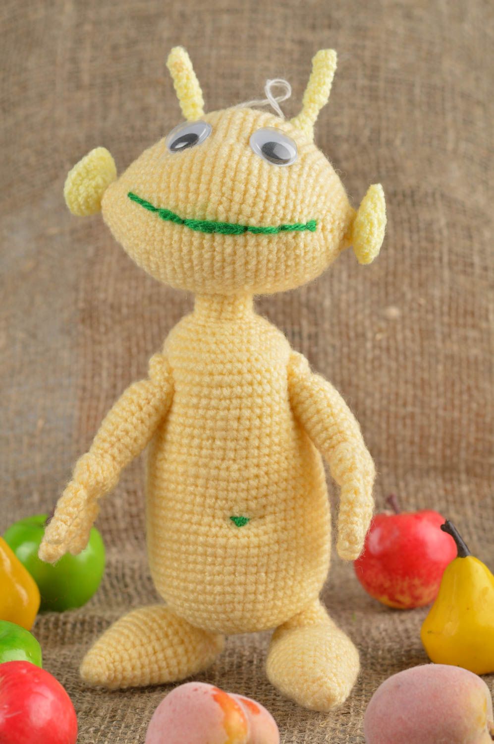 Peluche extraterrestre Jouet fait main tricoté au crochet Cadeau enfant photo 1