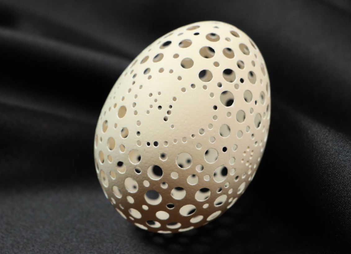 Ovo para interior decorativo da Páscoa feito à mão da casca ovo com esculturas  foto 5