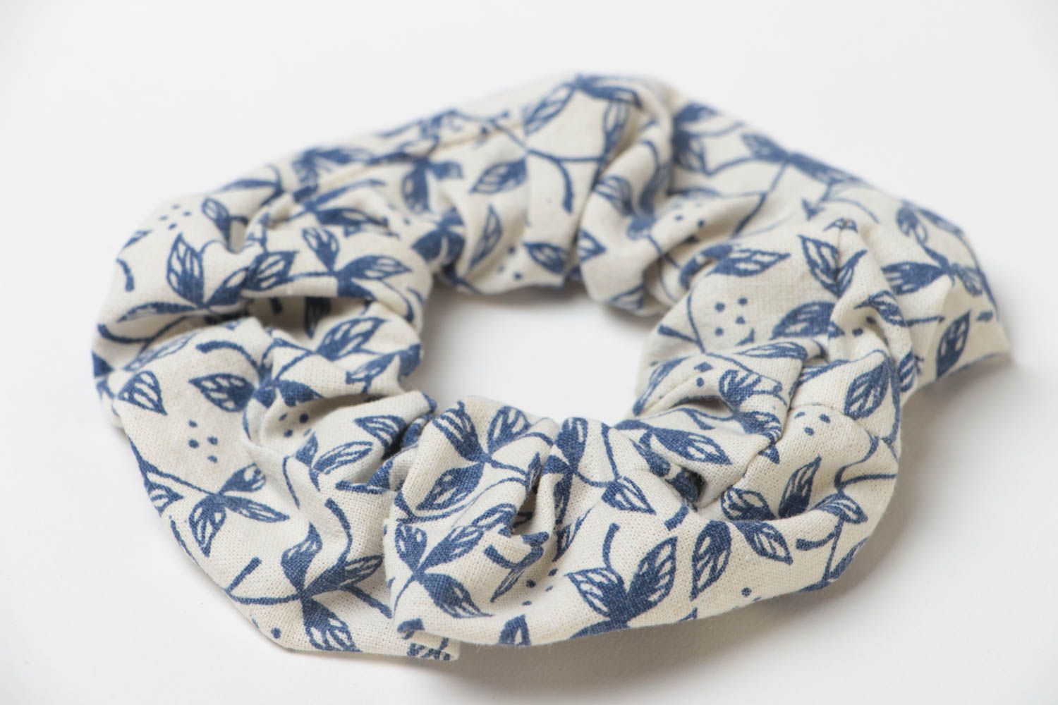 Decorative handmade hair tie sewn of white fabric with blue floral pattern photo 3