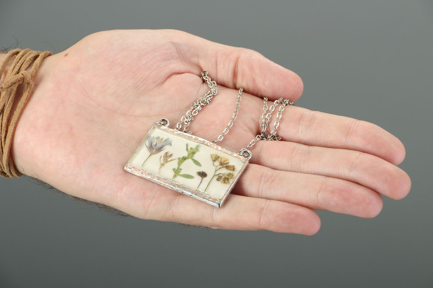 Necklace made of flowers, coated with epoxy resin photo 4