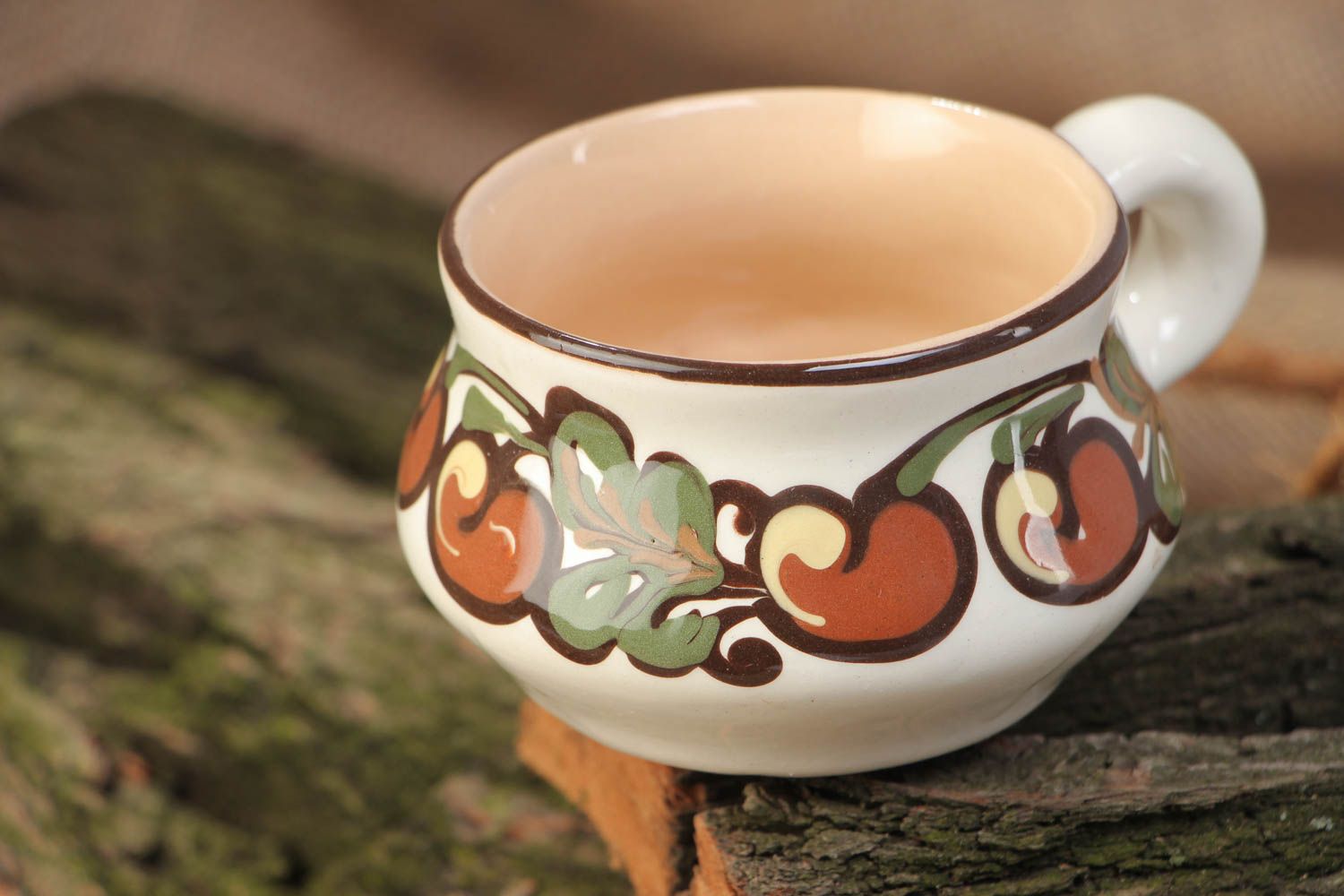 Глиняная чашка с росписью в этно стиле светлая необычная 80 мл ручной работы фото 1