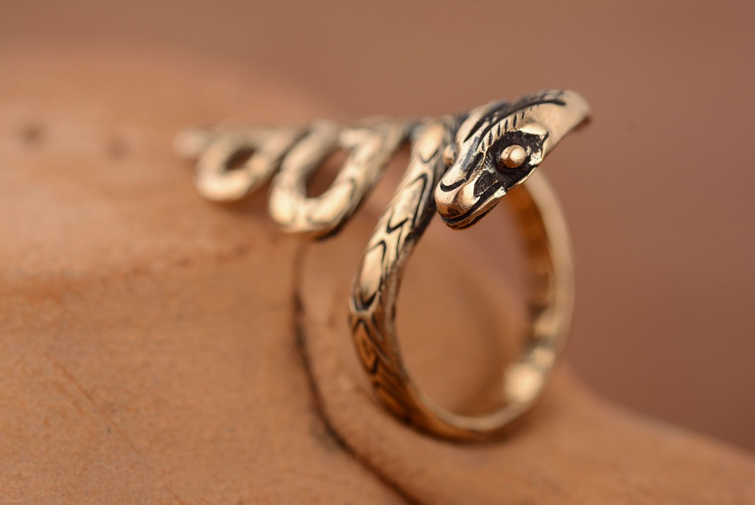 Оригинальное кольцо из бронзы  фото 2