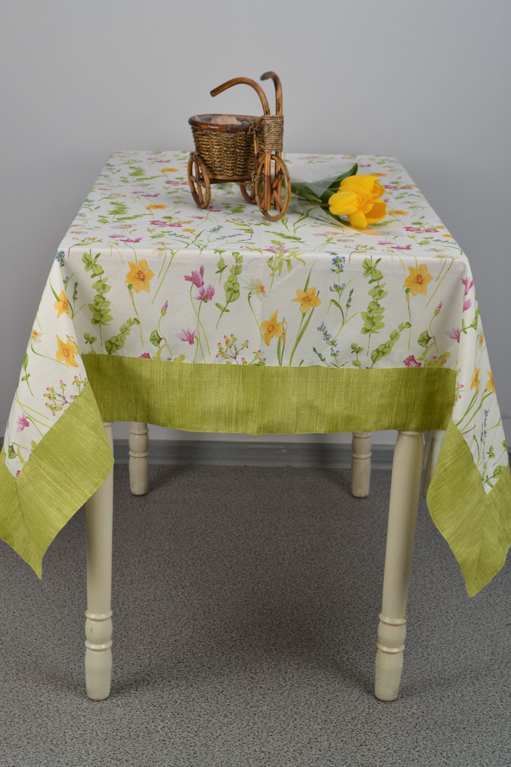 Nappe de table en tissu de coton et polyamide faite main aux tons verts photo 2
