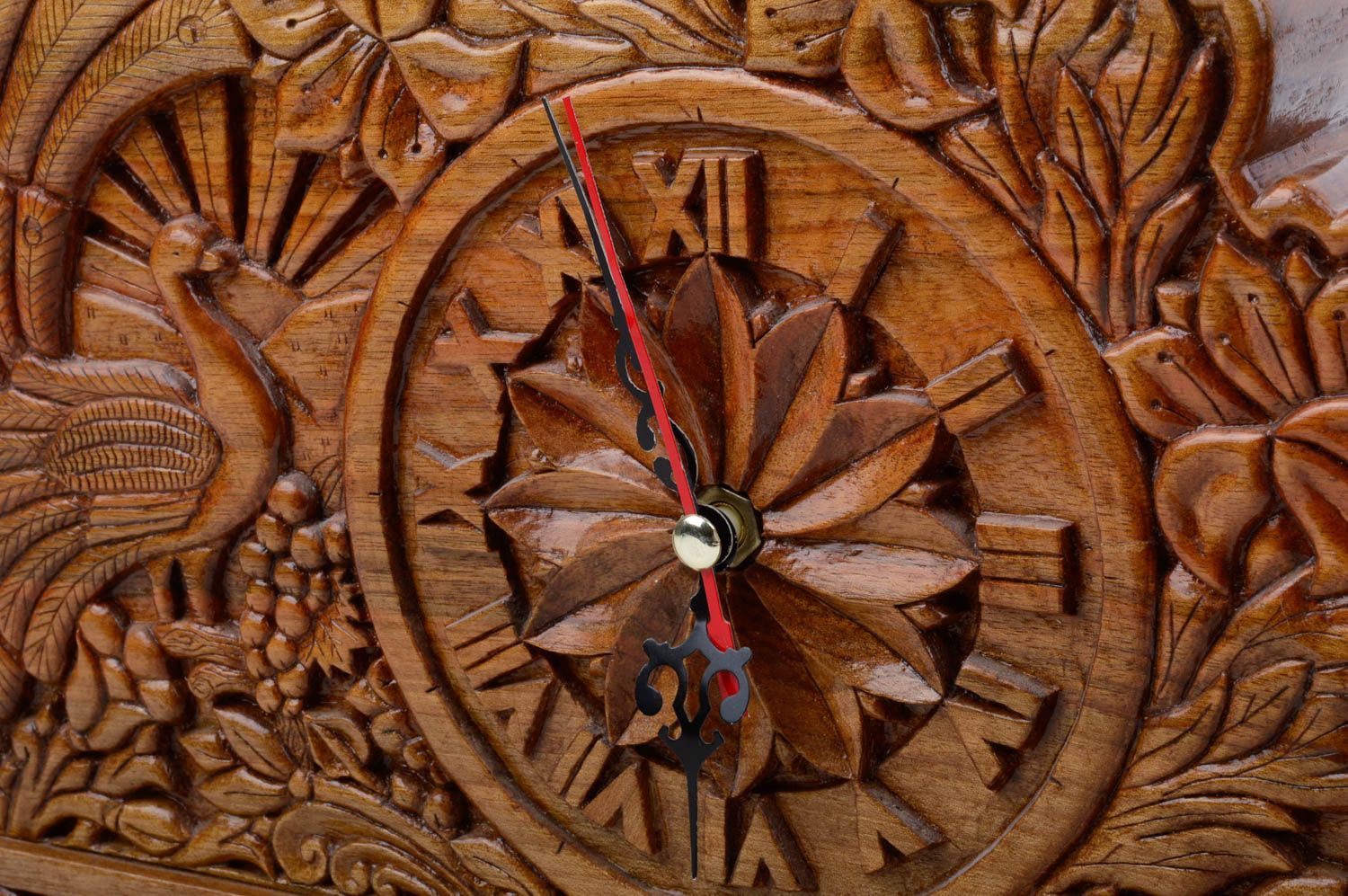 Horloge bois fait main Horloge déco originale Accessoire maison Paon design photo 3