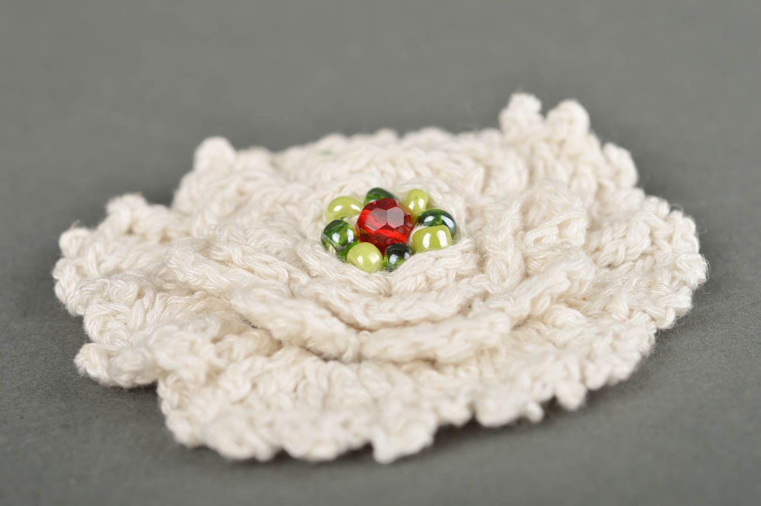 Broche textile faite main Accessoire femme fleur tricotée Petit cadeau photo 3