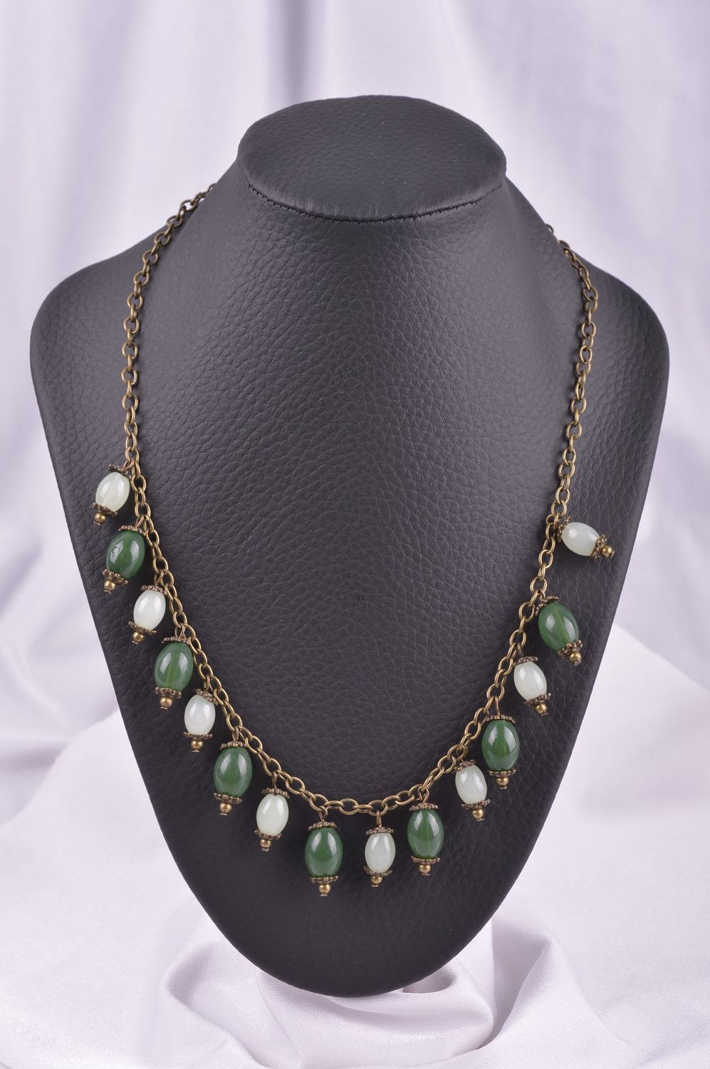 Collier design Bijou fait main perles en verre Accessoire pour femme original photo 1