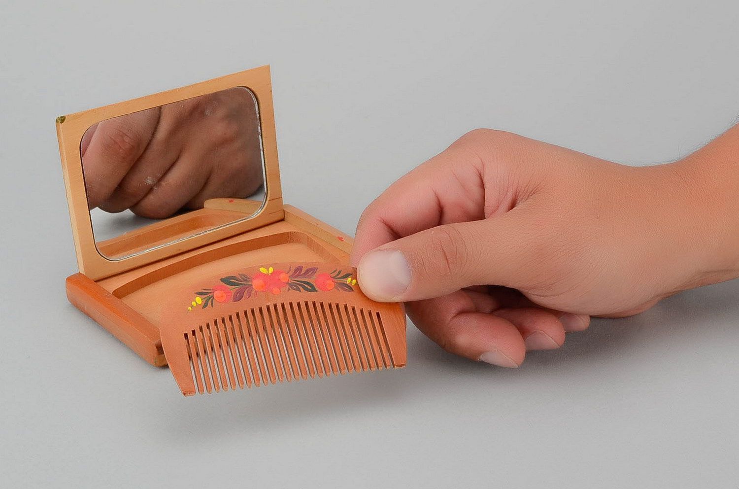 Wooden set: mirror and comb photo 5