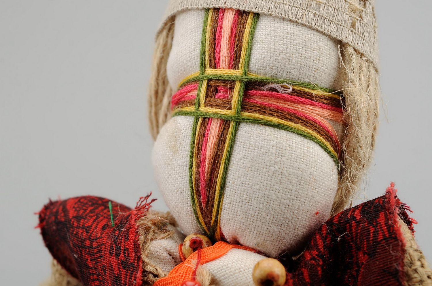 Bambola etnica di stoffa fatta a mano amuleto talismano giocattolo slavo lino foto 5