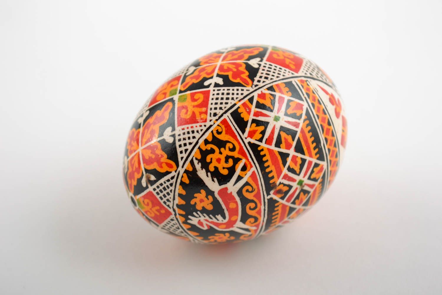 Beautiful handmade painted Easter egg with colorful ornament photo 4