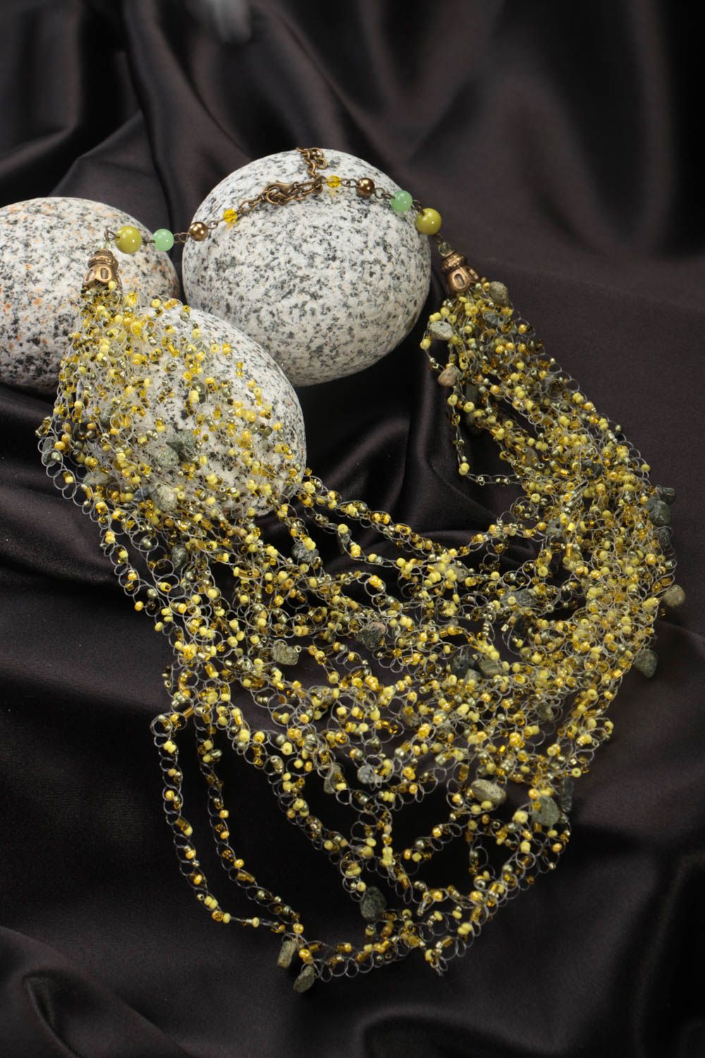 Handmade gelbes Glasperlen Collier mehrreihig mit Naturstein Serpentin für Damen foto 1