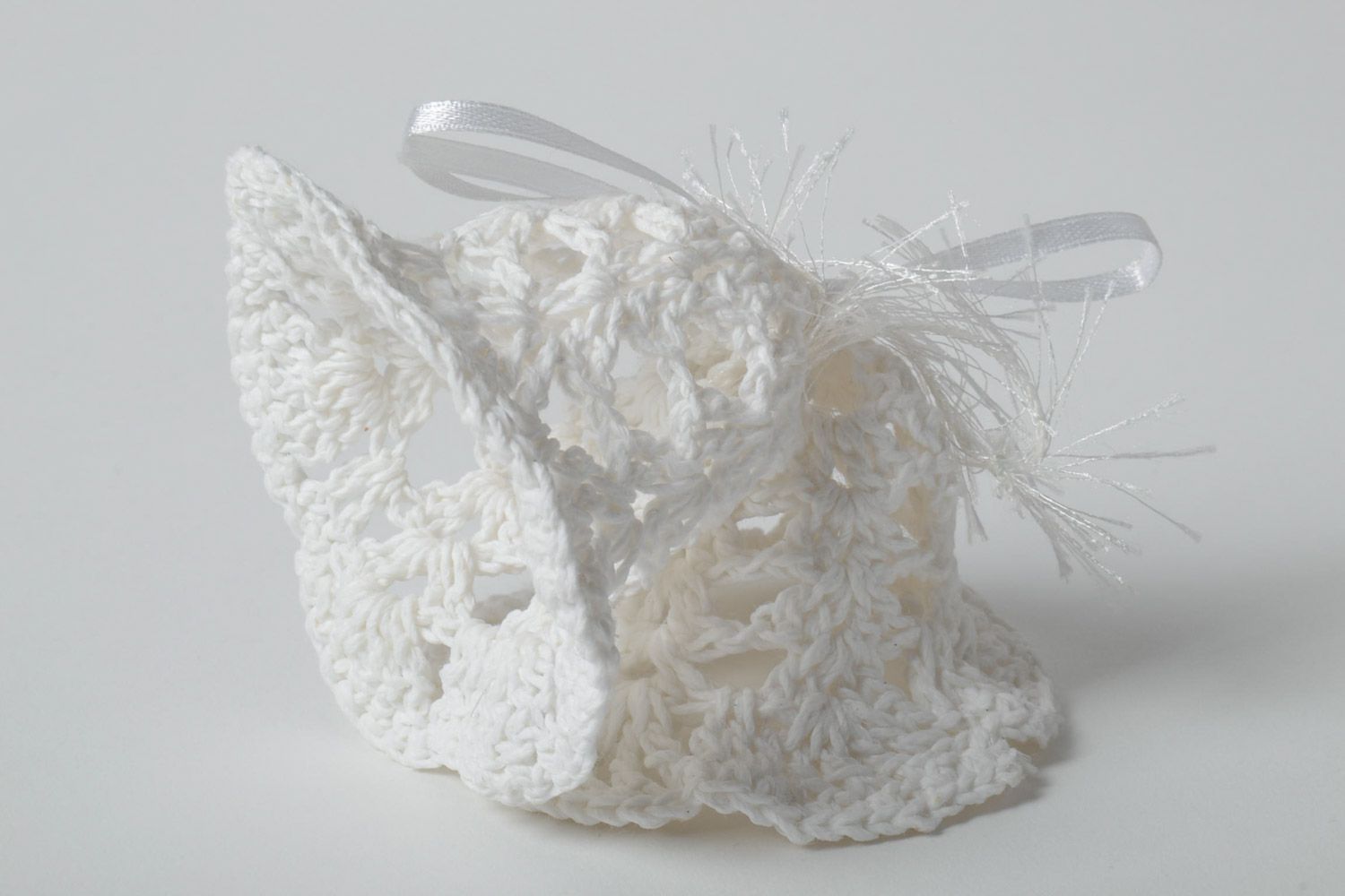 Suspension décorative cloches blanches ajourées tricotées au crochet faite main photo 2