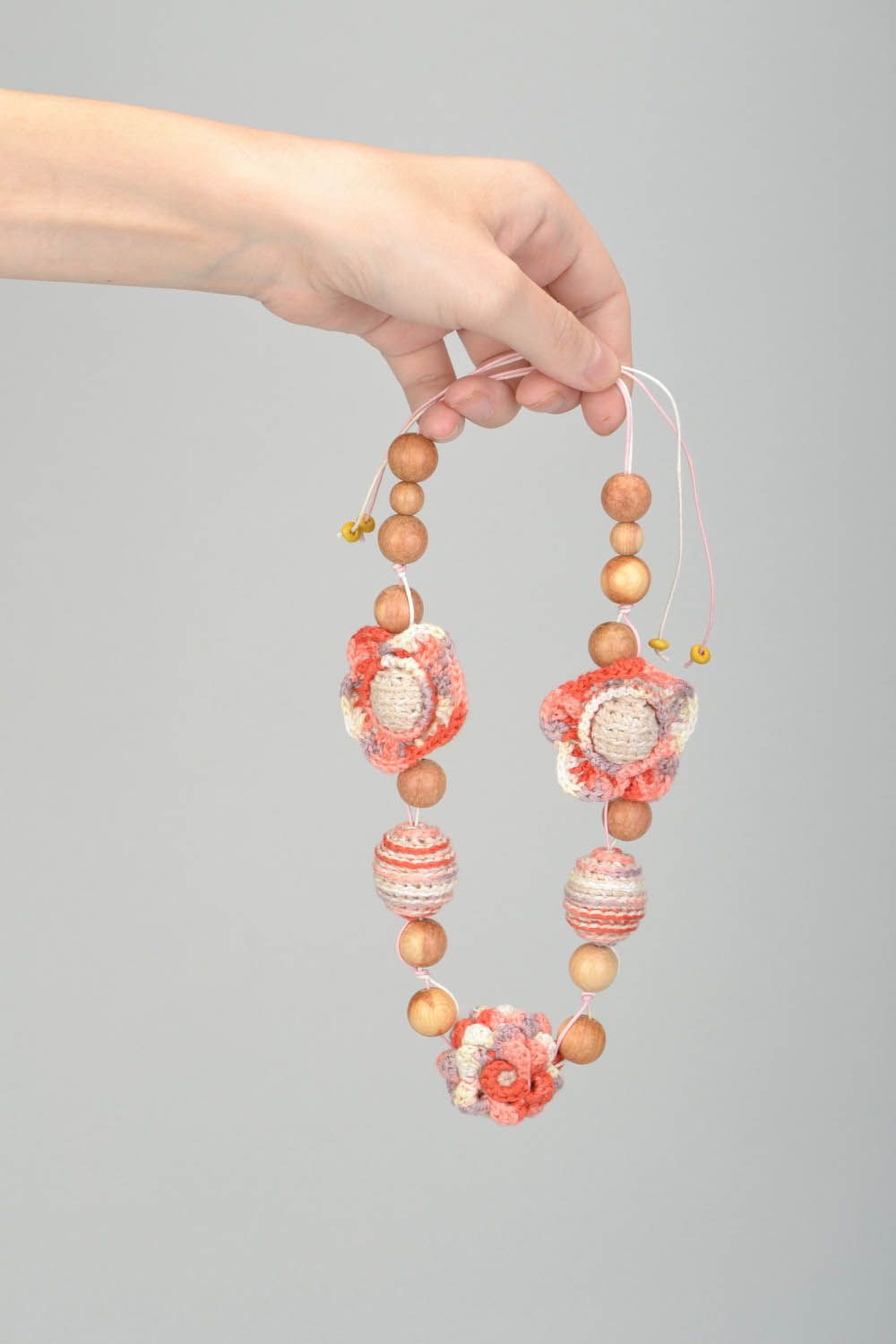 Halskette mit gehäkelten Perlen Beere foto 2