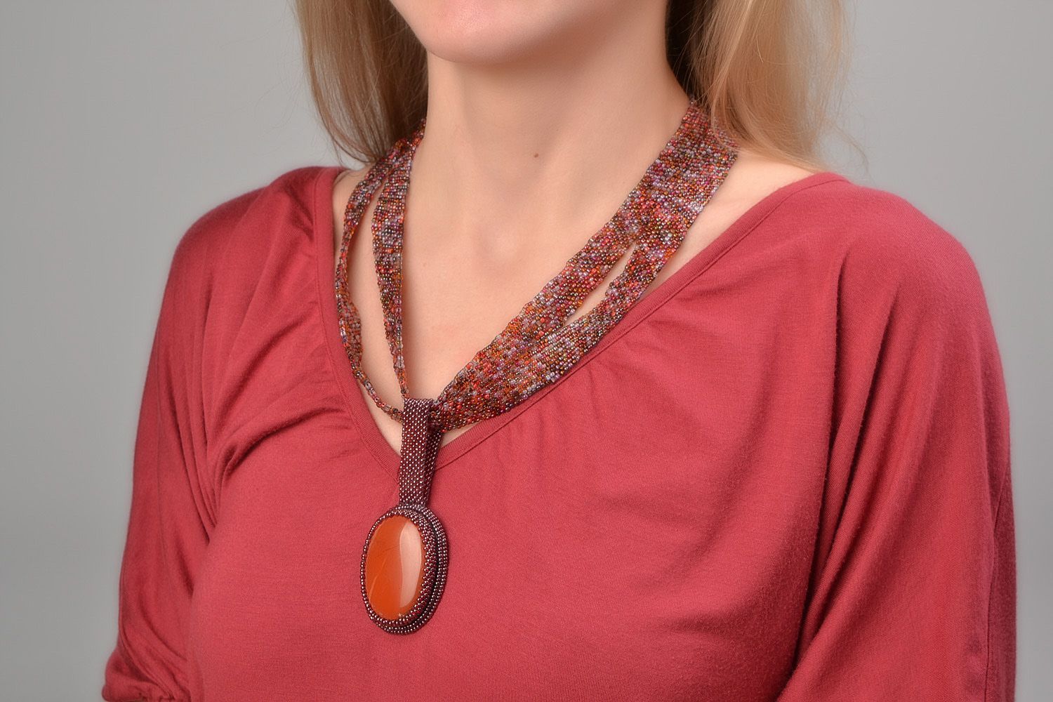 Handgemachtes braunes Collier aus Glasperlen und echten Steinen handmade für Damen foto 1