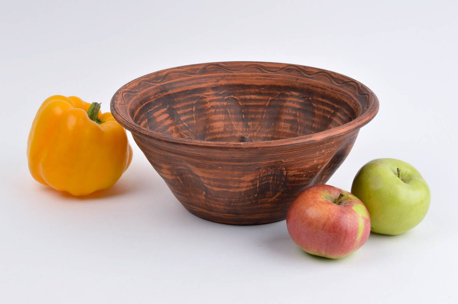 Plato de cerámica hecho a mano de arcilla utensilio de cocina plato de barro foto 1