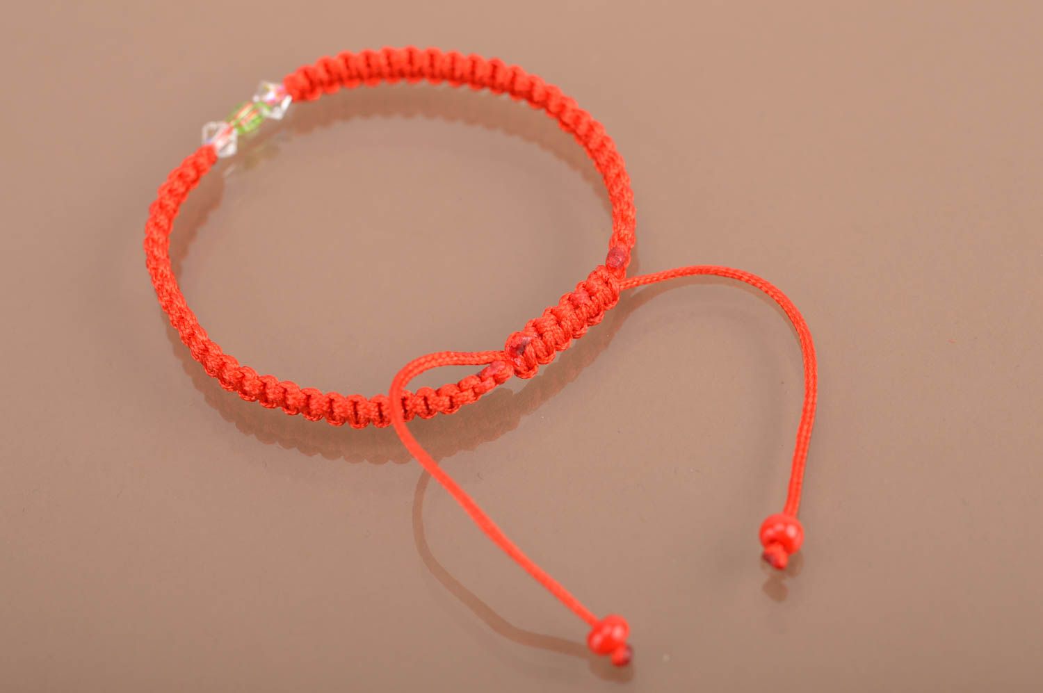 Bracelet textile rouge tressé en fils de soie avec strass fin fait main photo 5