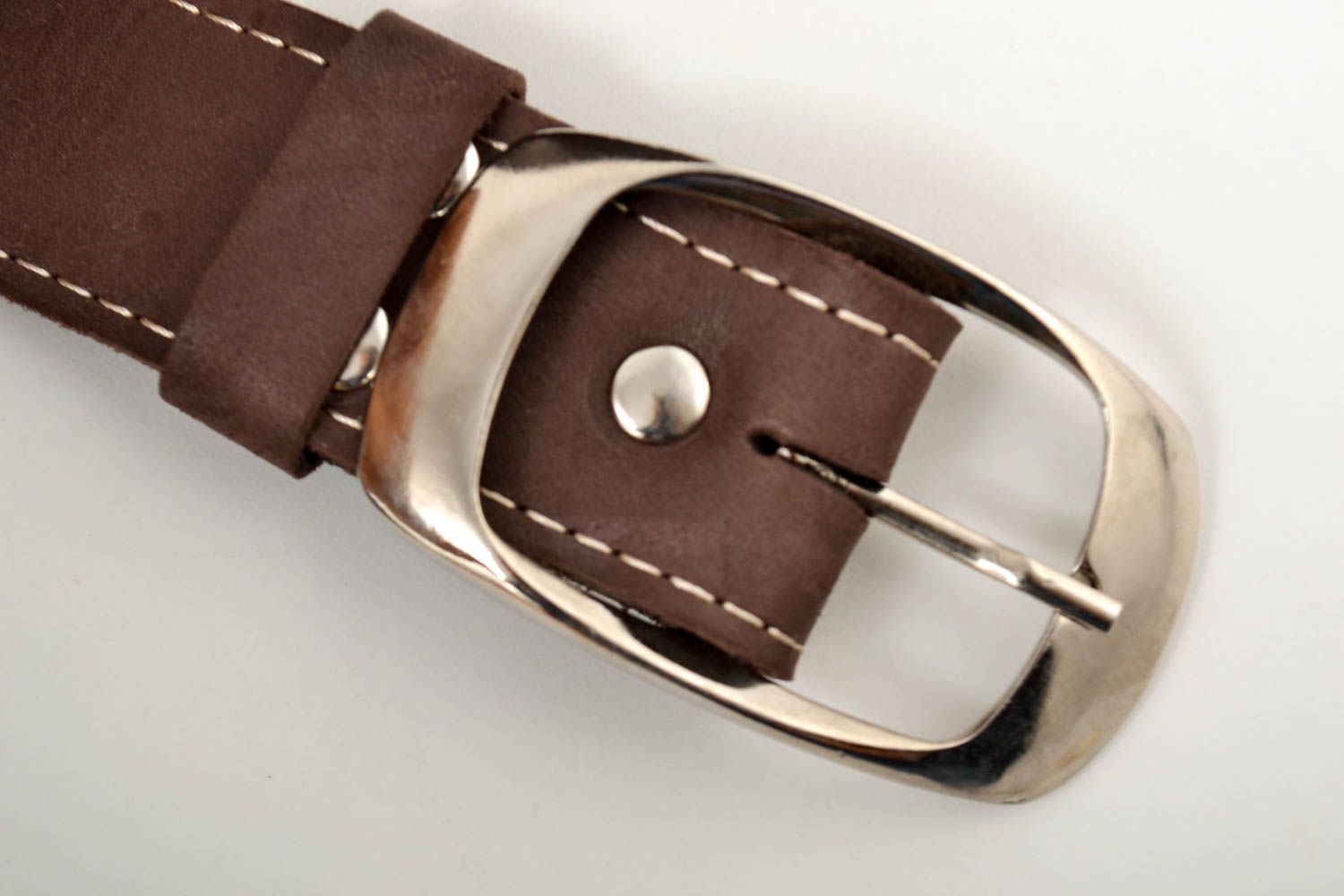 Cinturón de cuero hecho a mano estiloso ropa masculina accesorio de moda foto 3