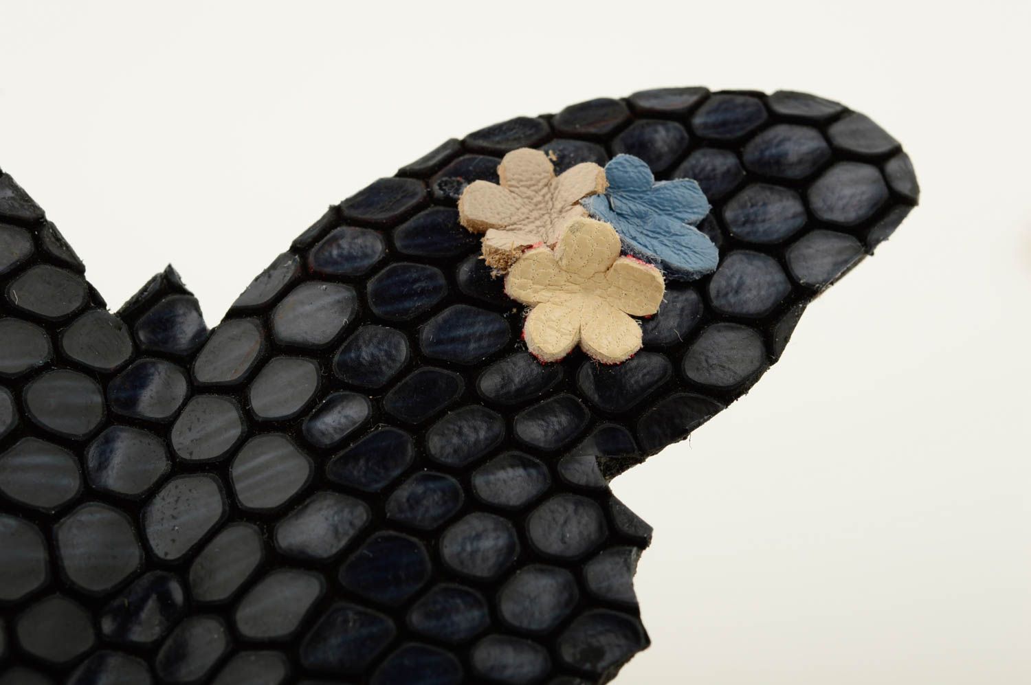 Broche tendance faite main Bijou en cuir papillon couleur originale Cadeau femme photo 4