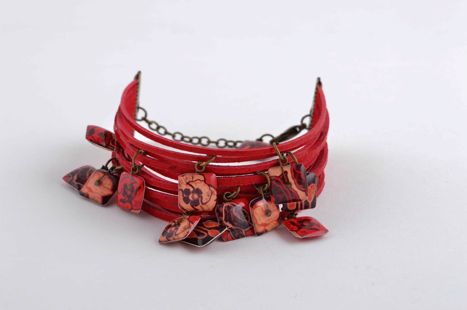 Bracelet cuir fait main Bijou fantaisie rouge Accessoire pour femme design photo 3