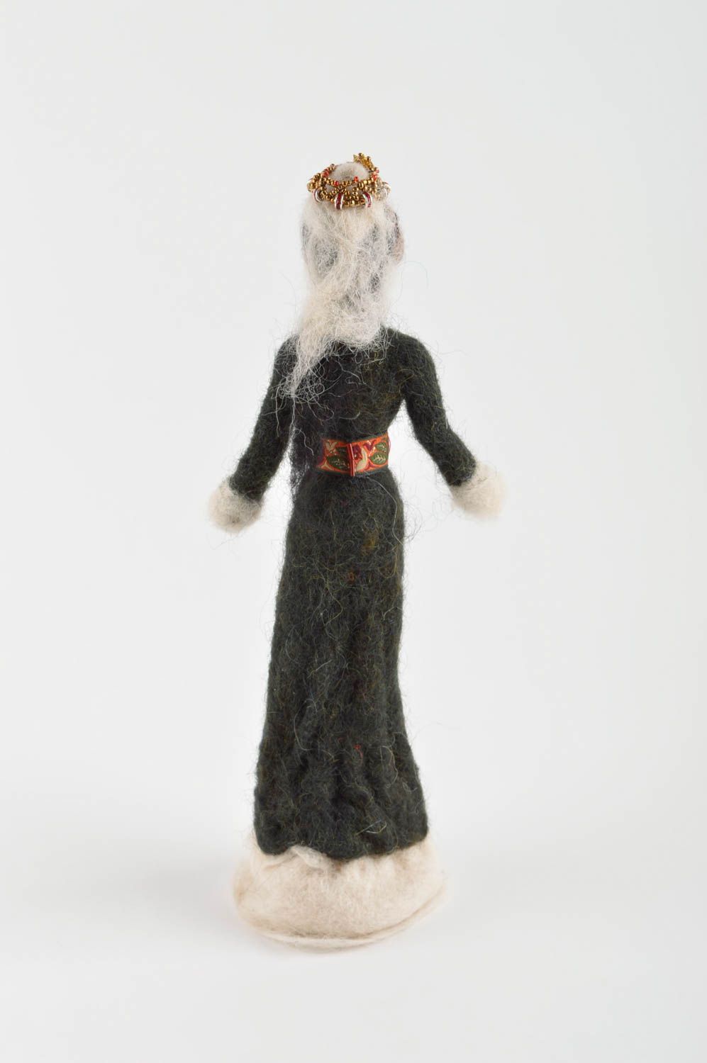 Bambola bella in stoffa fatta a mano pupazzo tessile originale in vestito
 foto 4