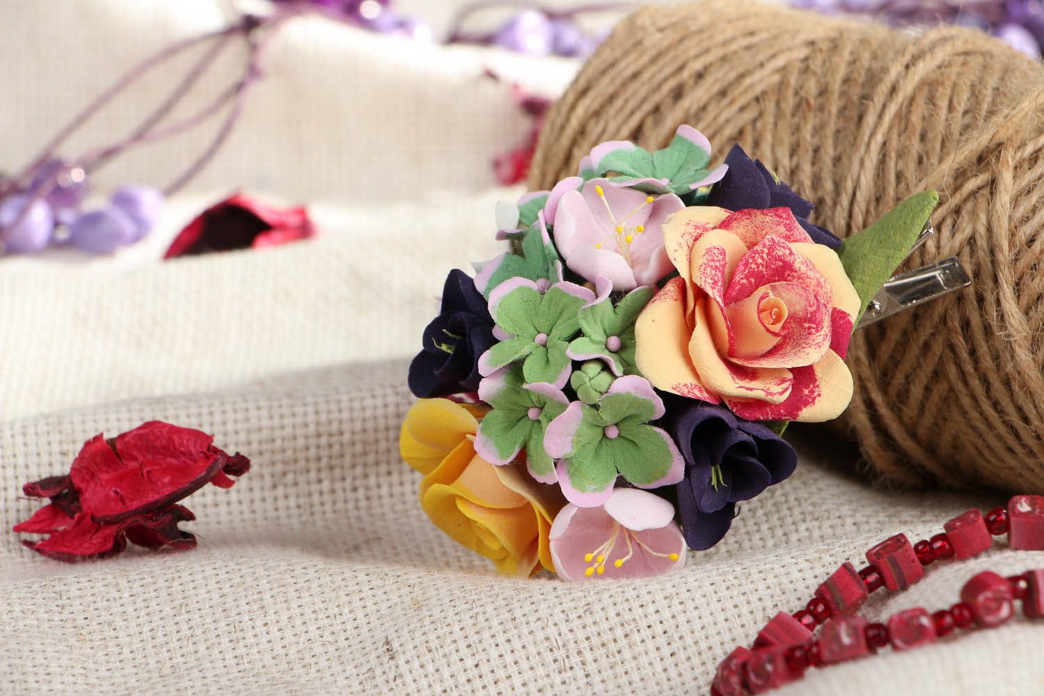 Barrette Made of Artificial Flowers photo 4