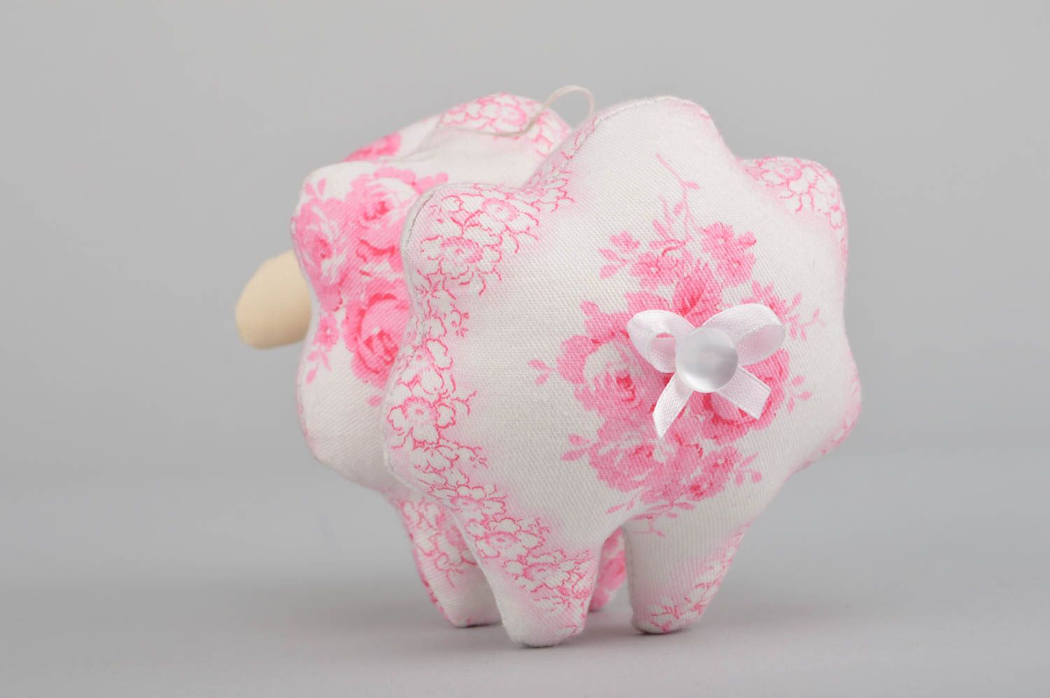 Розовая игрушка ручной работы из натурального хлопка небольшая для детей фото 4
