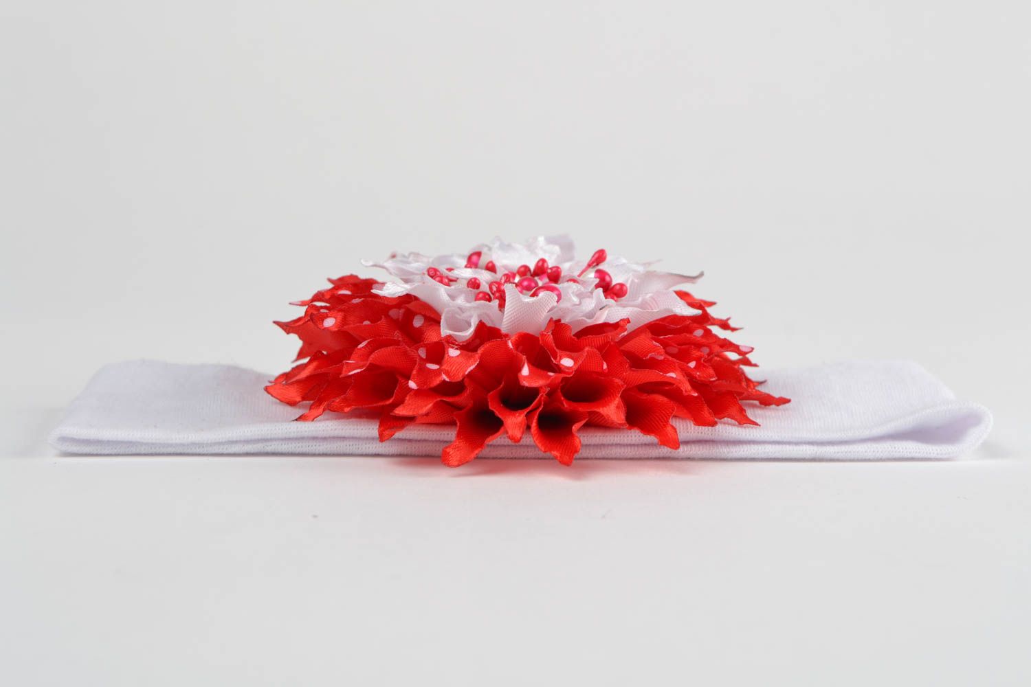 Bandeau blanc pour cheveux en feutre avec grande fleur rouge en rubans fait main photo 4