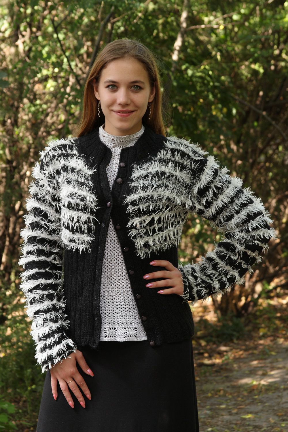 Black and white knitted woolen jacket   photo 1