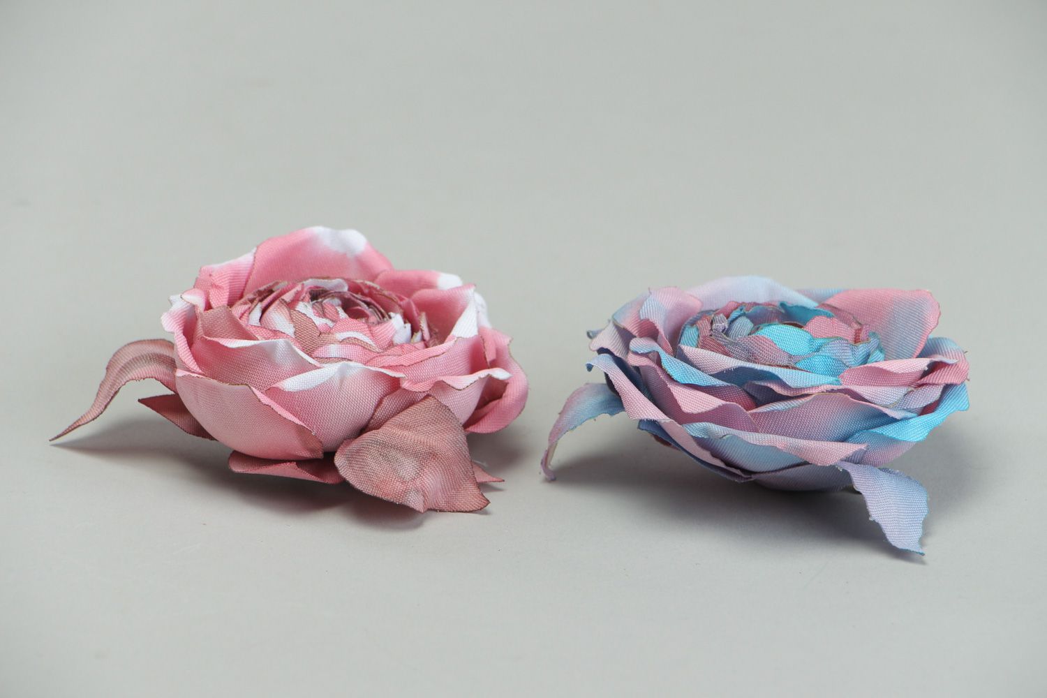 Set of handmade gabardine textile flower brooches of pink and blue colors Roses photo 2