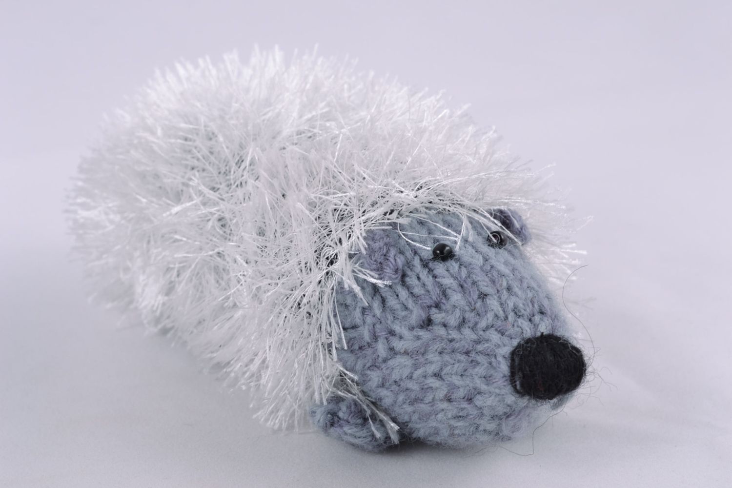 Petit jouet mou tricoté de fils coton laine acryliques Hérisson fait main photo 4