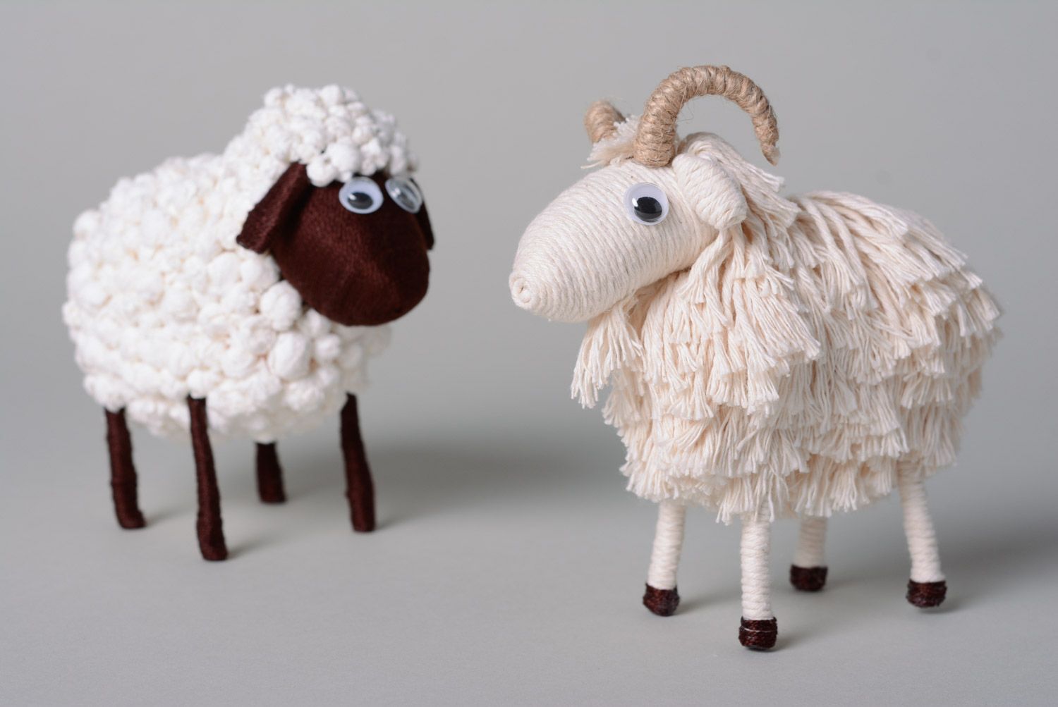 Textil Kuscheltier Bock weiß aus Baumwollgarn für Interieur handmade  foto 5