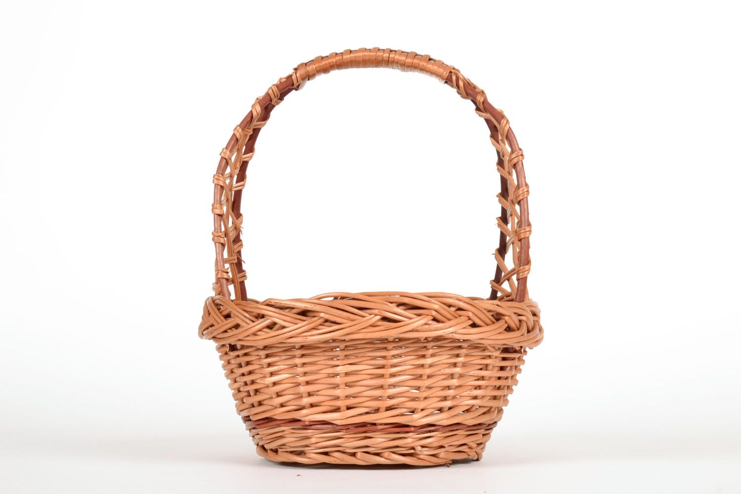 Woven basket with a handle photo 2