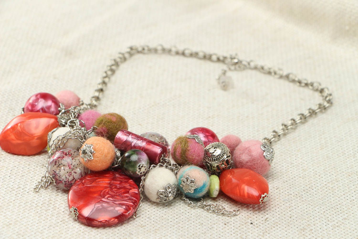 Wool felted necklace Gourmet photo 2