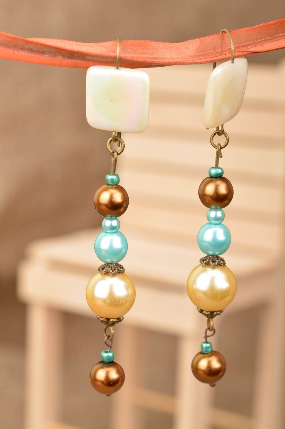 Boucles d'oreilles en perles fantaisie multicolores longues faites main photo 1