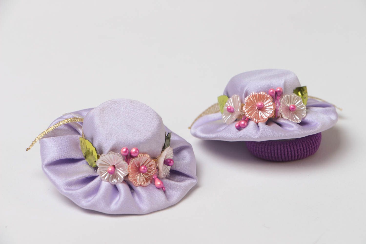 Set of 2 handmade decorative hair ties with light violet mini top hats photo 2