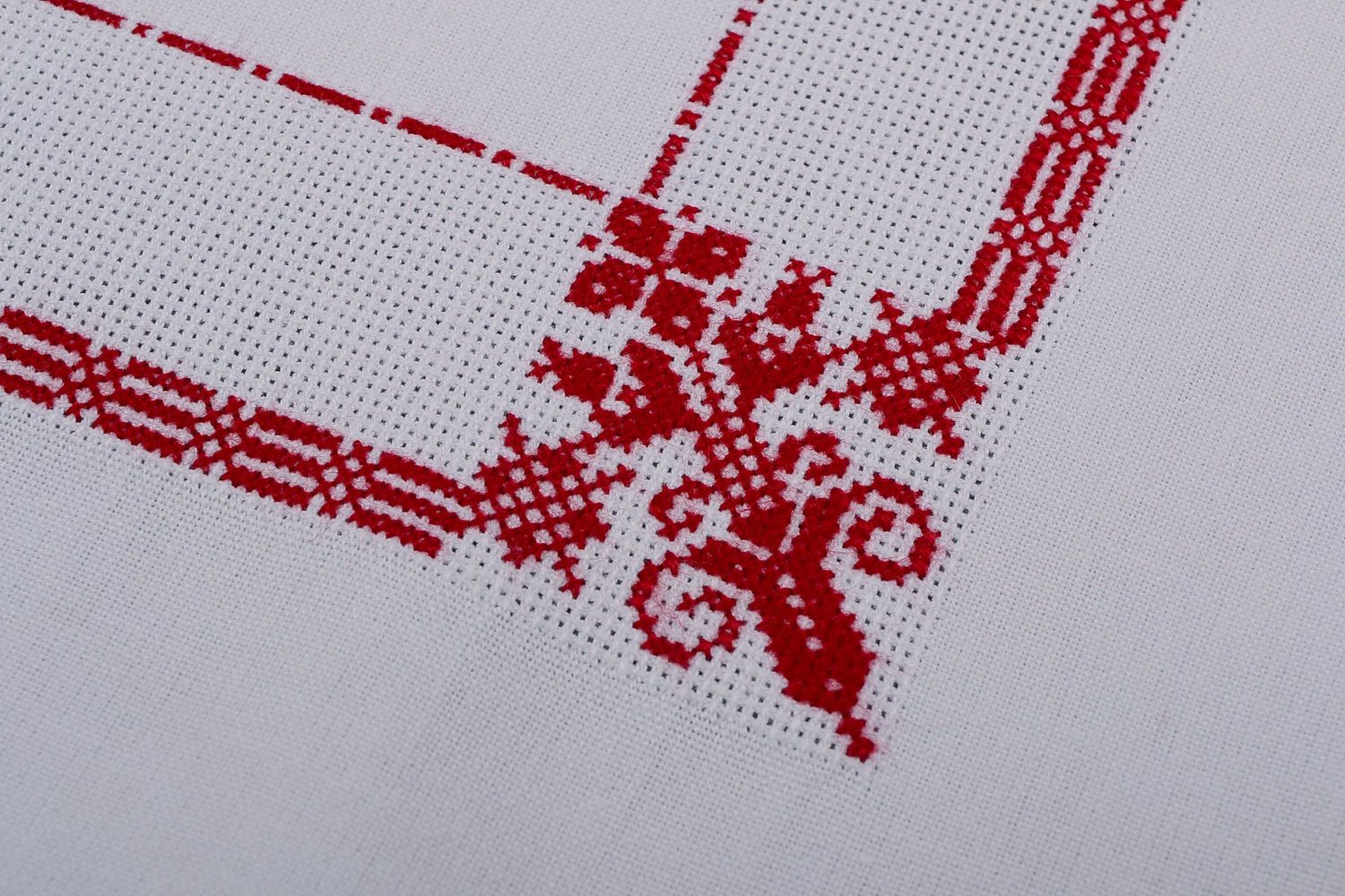 Red embroidered napkin photo 1