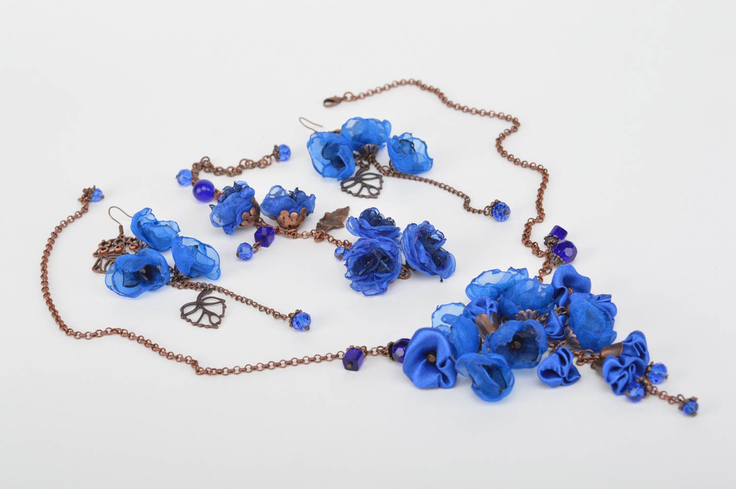 Collier fait main Boucles d'oreilles pendantes Bracelet femme fleurs bleues photo 2