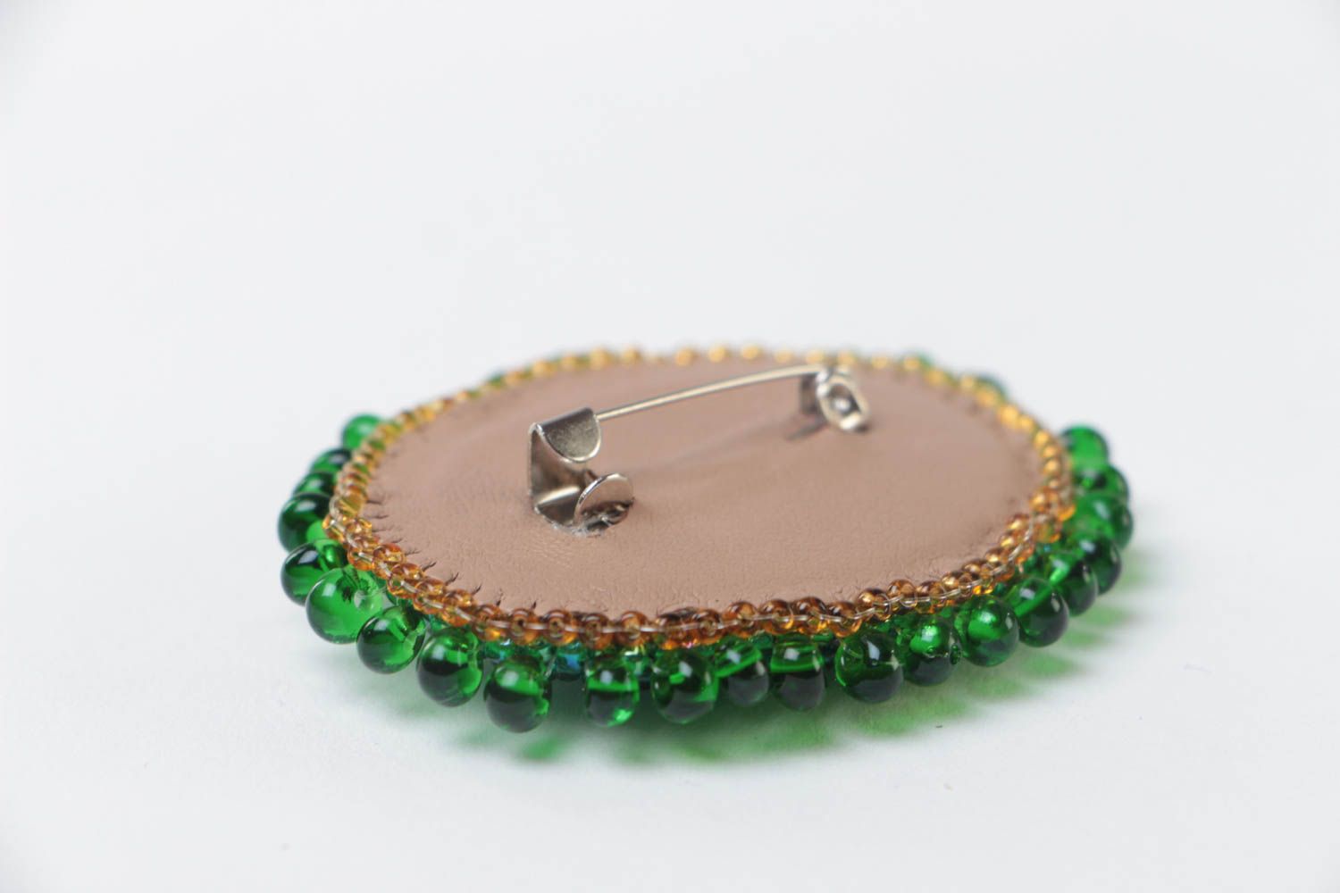 Broche en agate et perles de rocaille faite main verte avec camomilles photo 4