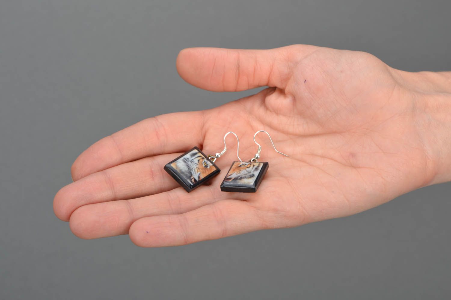 Earrings with rectangular pendants photo 2