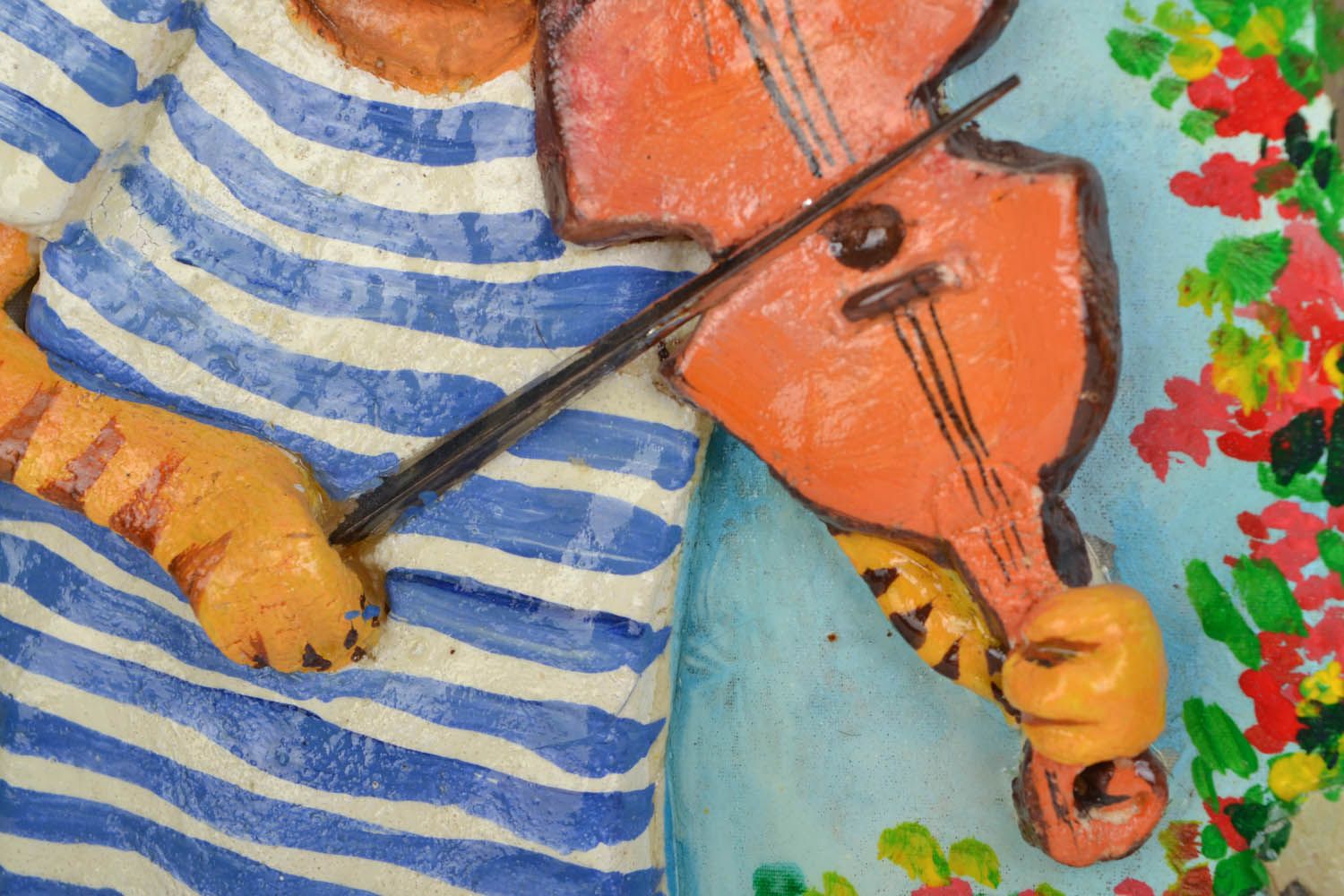 Painel artesanal de massa salgada Gato com o violino foto 3