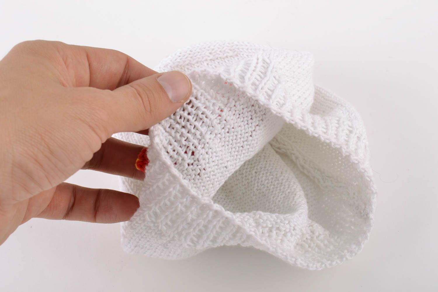 Bonnet tricoté à la main blanc en coton avec fraise et fleur pour enfant photo 2