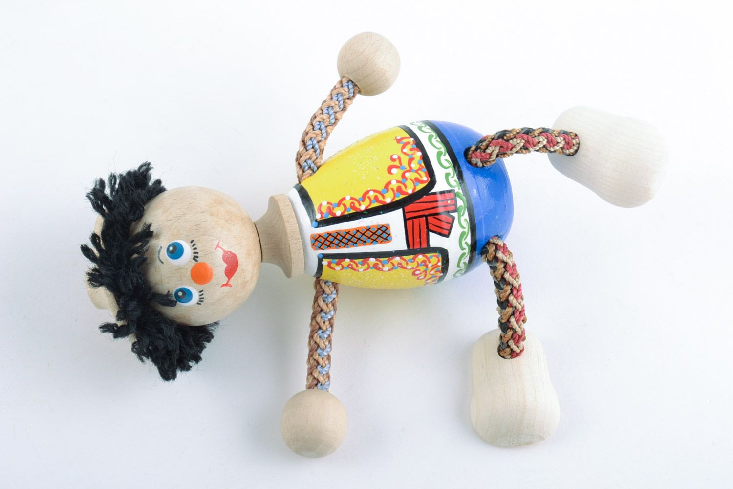 Designer umweltfreundliches handmade Holzspielzeug Junge im Ethno Stil foto 4